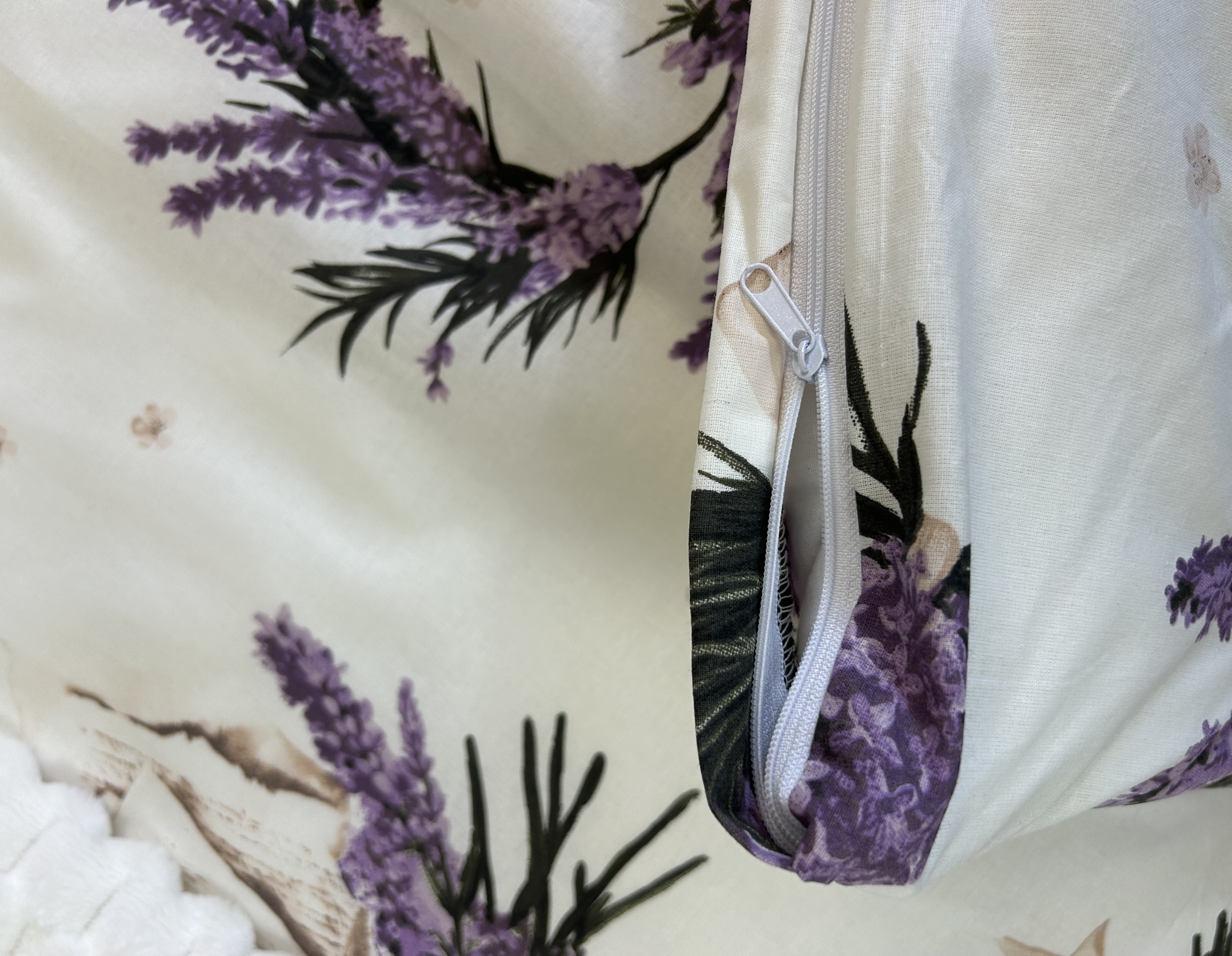 Bavlnene obliecky Levandula v romantickej svetlej spalni